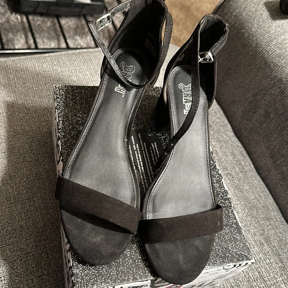 Women black heels - Picture 2 of 8